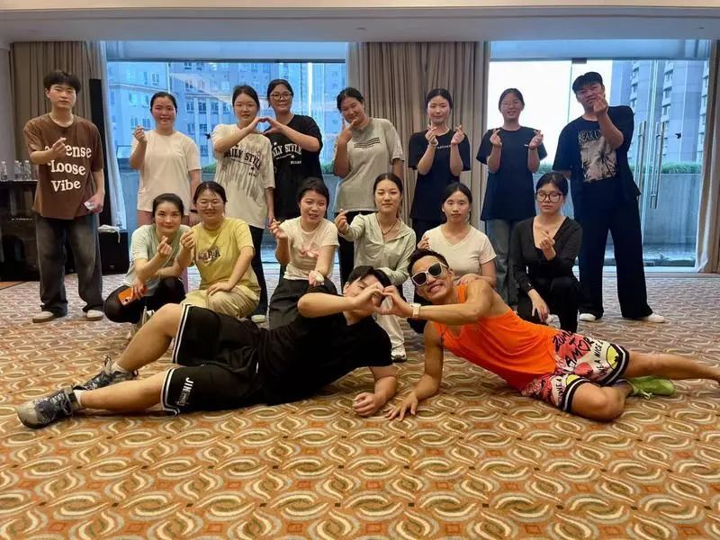 IcEpV, 午间爵士, yyini