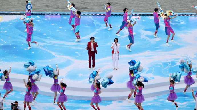 AAA, 进一步丰富, 赛艇活动