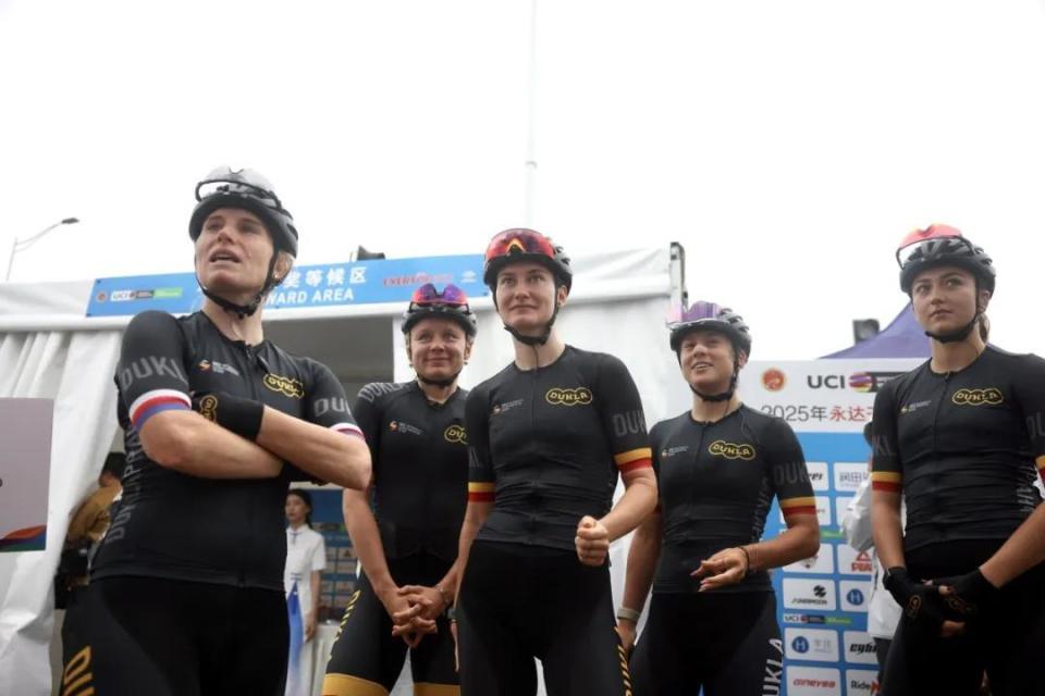 持开赛仪式, inews