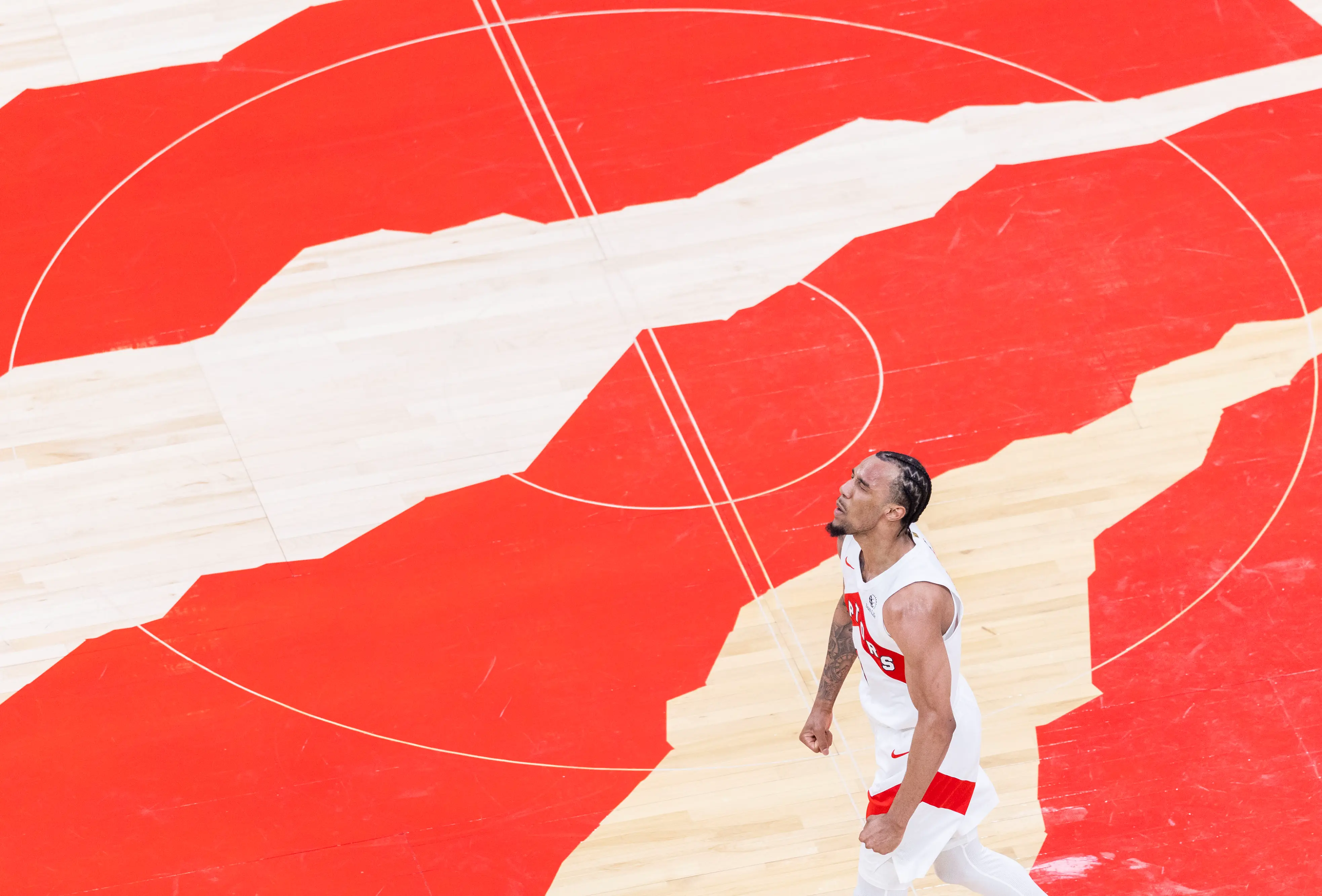 在这场首秀, 姆和米德尔 在这场首秀, 姆和米德尔